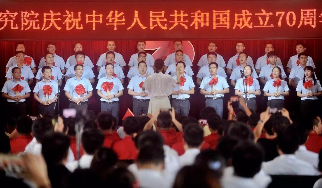 懂车的，哪吒V好开吗，配置怎么样？游戏画面